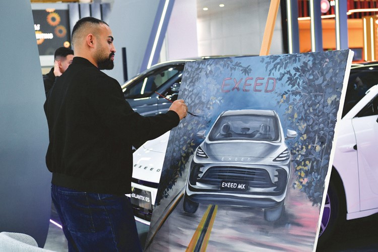  إكسيد الغانم تطلق طرازي MX و VX PHEV الجديدين في معرض السيارات