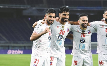 الكويت يتخطى العربي.. ويبتعد بالصدارة