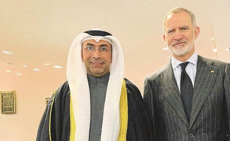 ملك إسبانيا استقبل وكيل «الإعلام».. حرص مشترك على توسيع مجالات التعاون