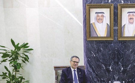 نائب وزير الخارجية بحث مع مستشار رئيسة وزراء إيطاليا المستجدات على الساحتين الإقليمية والدولية