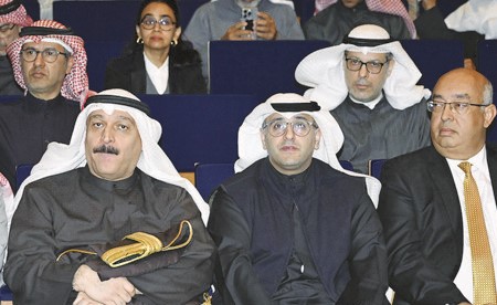 «الأحمدي» أيقونة حضارية وشاهد حي على قصة التطور العمراني