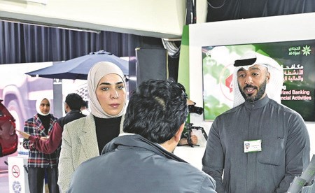 «التجاري» يختتم مشاركته في معرض «أوتو شو»