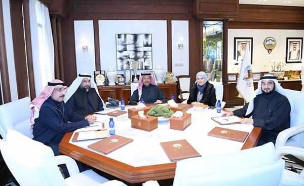 محافظ الفروانية يبحث مع رؤساء لجان مجلس المحافظة تطوير الخدمات والارتقاء بالأداء