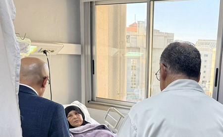سلام عاين المبنى المنهار في طرابلس: قلبي على الجنوب أيضاً