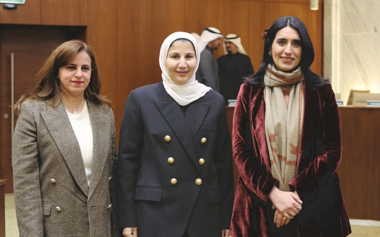 م.فرح الرومي وم.علياء الفارسي وم.منيرة الأمير