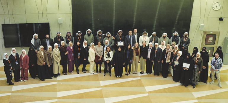 صورة جماعية للمشاركين في البرنامج