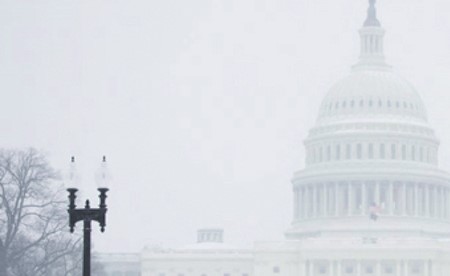 العاصفة القطبية تتعمق وتشلّ الحياة في أجزاء واسعة من أميركا