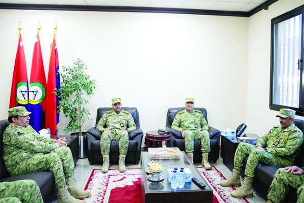 وكيل الحرس الوطني الفريق الركن حمد البرجس خلال زيارته قيادة الشؤون الأمنية