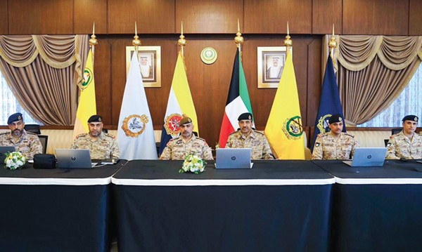 رئيس الأركان العامة للجيش الفريق الركن خالد الشريعان خلال زيارة كلية علي الصباح العسكرية