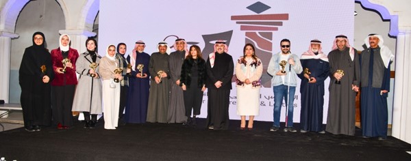  لقطة تذكارية مع الفائزين وعدد من المشاركين