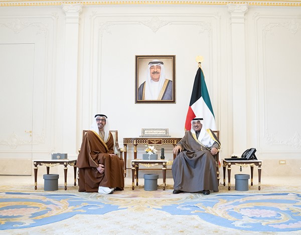 ولي العهد يستقبل نائب رئيس الوزراء وزير خارجية الإمارات