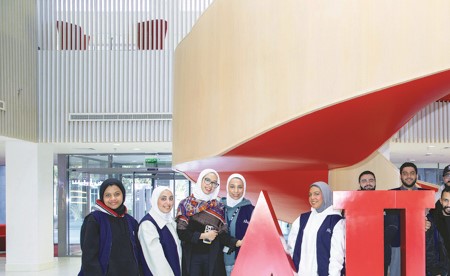 «الأمريكية الدولية» ترحب بطلابها الجدد بالفصل الدراسي الثاني