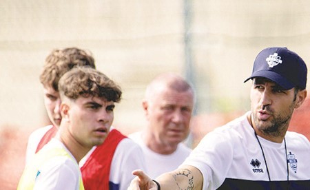 فابريغاس يقود كومو لربع نهائي كأس إيطاليا