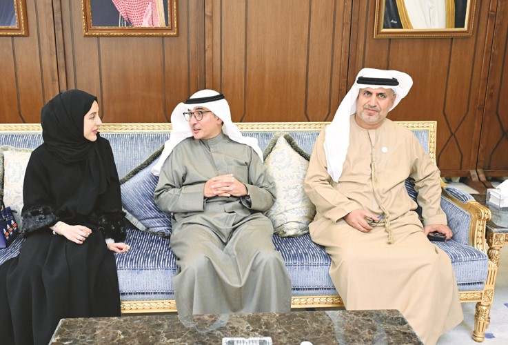 السفير الإماراتي د.مطر النيادي والسفير نجيب البدر خلال المأدبة