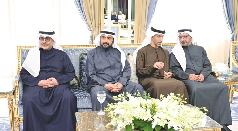 الشيخ أحمد المشعل والشيخ د.باسل الصباح مع الحضور في مأدبة الغداء