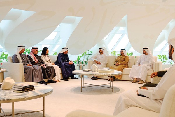 وزير الدفاع الشيخ عبدالله العلي مع سمو الشيخ حمدان بن محمد بن راشد آل مكتوم ولي عهد دبي نائب رئيس مجلس الوزراء وزير الدفاع و وزير الأشغال العامة د.نورة محمد المشعان ومحافظ العاصمة الشيخ عبدالله السالم ومحافظ الأحمدي الشيخ حمود الجابر