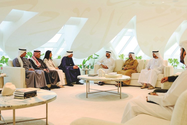 وزير الدفاع الشيخ عبدالله العلي مع سمو الشيخ حمدان بن محمد بن راشد آل مكتوم ولي عهد دبي نائب رئيس مجلس الوزراء وزير الدفاع ووزيرة الأشغال العامة د.نورة المشعان ومحافظ العاصمة الشيخ عبدالله السالم ومحافظ الأحمدي الشيخ حمود الجابر