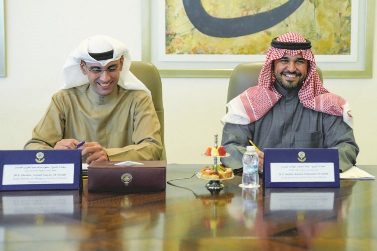 رئيس ديوان سمو رئيس مجلس الوزراء بالإنابة الشيخ خالد محمد الخالد والعضو المنتدب بالهيئة العامة للاستثمار الشيخ سعود سالم العبدالعزيز