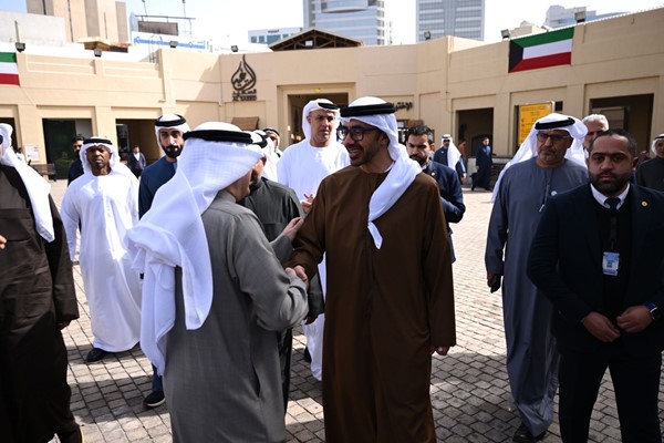 نائب رئيس الوزراء وزير خارجية الإمارات يزور "كشك الشيخ مبارك" في المباركية