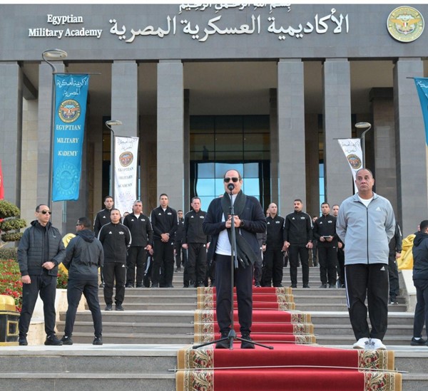 السيسي: المناهج الدراسية بالأكاديمية العسكرية تضمن جدارة التعليم