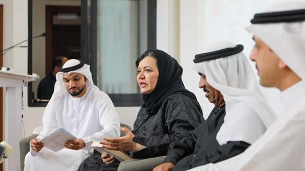  جانب من المشاركين في الجلسة الحوارية
