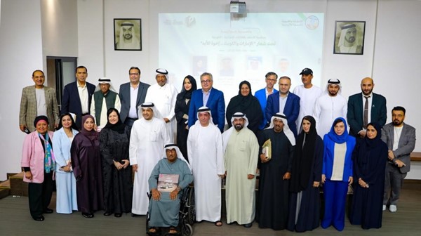  المشاركون في الجلسة الحوارية التي أقامتها جمعية الصحفيين الإماراتية بمناسبة الاحتفاء بالعلاقات الإماراتية ـ الكويتية