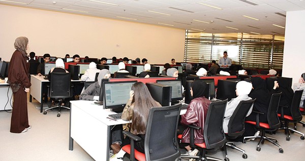 الطلبة خلال أداء الاختبارات