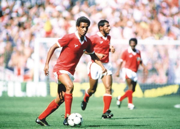 الكرة الكويتية تنعى الفارس الأسمر فتحي كميل