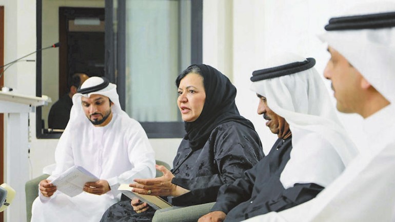 جانب من المشاركين في الجلسة الحوارية