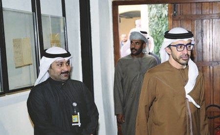 وزير خارجية الإمارات زار «كشك مبارك» واطلع على مقتنياته