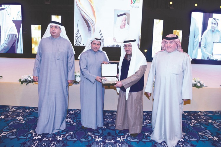 رحيل الكاتب المسرحي والروائي عبدالعزيز السريع