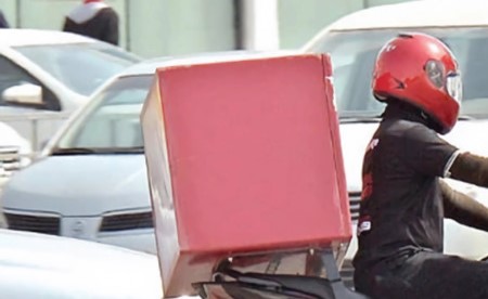 «التجارة» تنظم توصيل طلبات المطاعم.. بأول تشريع خليجي شامل