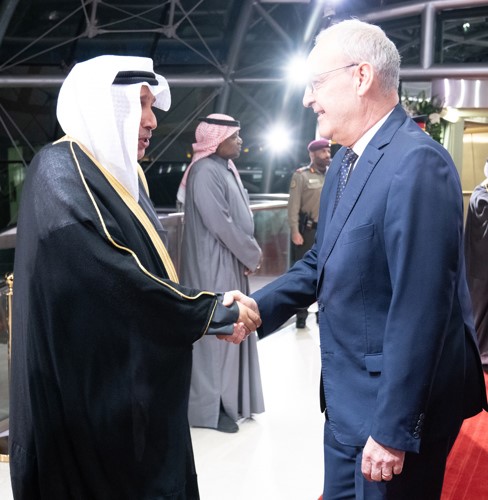 وزير الديوان الأميري الشيخ حمد جابر العلي مرحبا بضيف الكويت