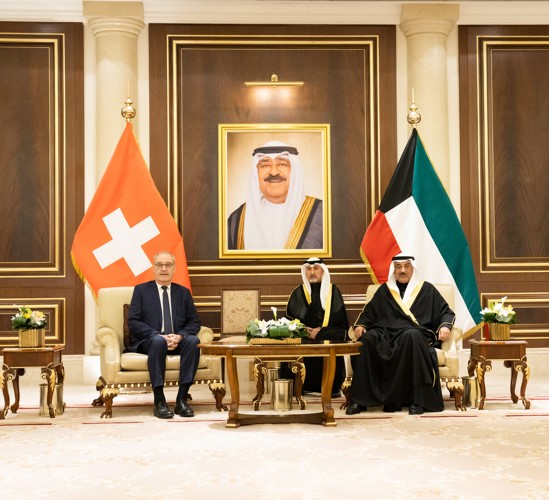 سمو ولي العهد الشيخ صباح الخالد خلال اللقاء مع الرئيس غي بارميلان رئيس الاتحاد السويسري