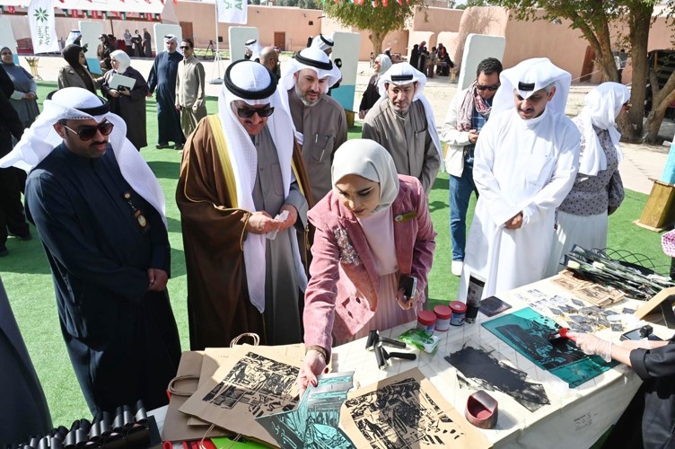معرض «حبر» يضيء القصر الأحمر بإبداعات فنية