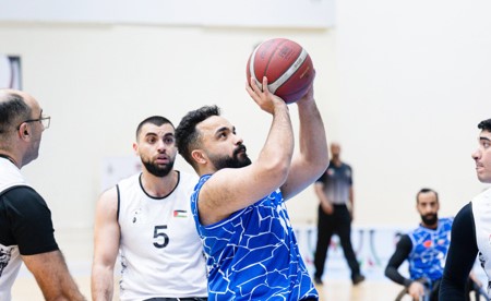 فوز جديد لـ «الأزرق» في «سلة الكراسي المتحركة العربية»