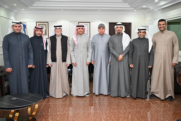 وزير الشباب والرياضة يزور اتحاد الكرة