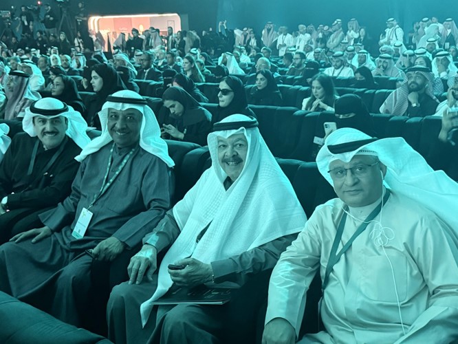 الإعلامي محمد الملا والإعلامي القدير يوسف الجاسم والكاتب والناقد السينمائي والمسرحي عبدالستار ناجي والمحلل السياسي د. عيسى العميري في منتدى الاعلام السعودي