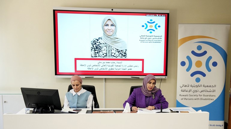 رئيس جمعية أهالي ذوي الإعاقة رحاب بورسلي والمحاضرة في الورشة د. مطيعة بنت الصادق