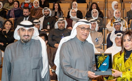 «وياي» يطلق باصات كهربائية لخدمة طلبة مدينة صباح السالم الجامعية