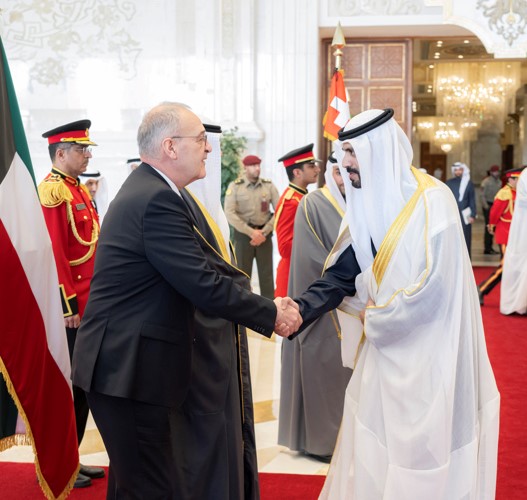 الشيخ د.مشعل الجابر مرحبا بضيف الكويت