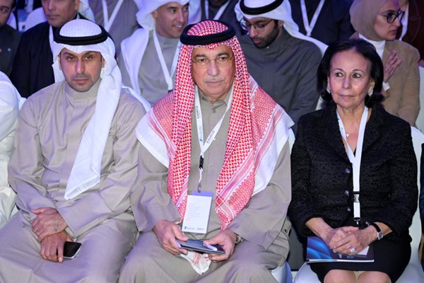 السيدة وفاء القطامي ومسعود حيات وعبدالله التركيت