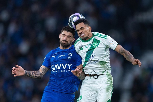 التعادل السلبي يحسم قمة الهلال والأهلي في الدوري السعودي