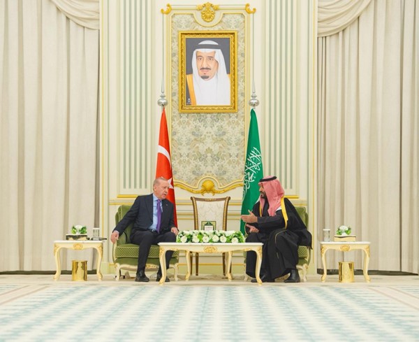 ولي العهد السعودي يستقبل الرئيس التركي في الرياض ويعقدان جلسة مباحثات رسمية