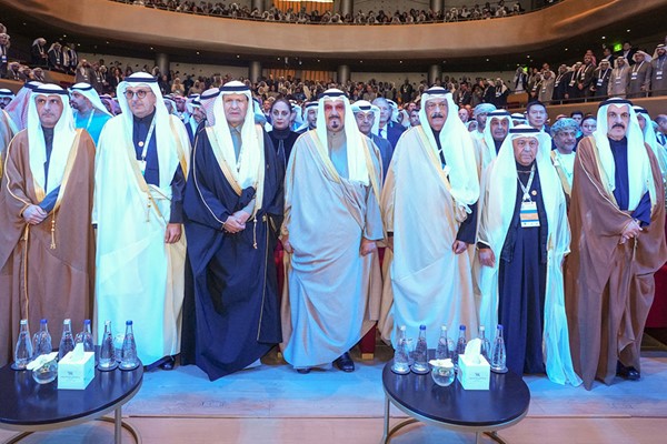 رئيس الوزراء: شركات النفط العالمية تسهم في تطوير الاكتشافات البحرية للنفط والغاز