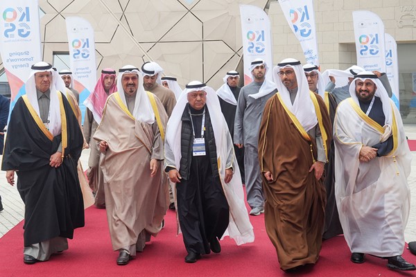 رئيس الوزراء: شركات النفط العالمية تسهم في تطوير الاكتشافات البحرية للنفط والغاز