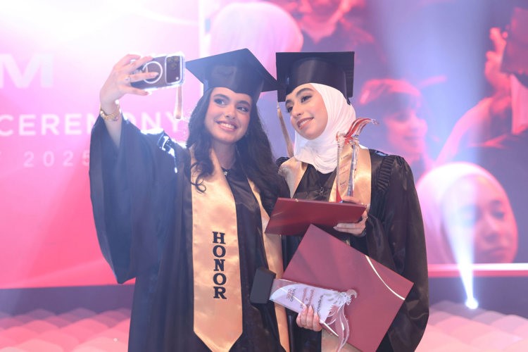 AUM تحتفل بتخريج دفعة 2025 من كليتي الهندسة وإدارة الأعمال