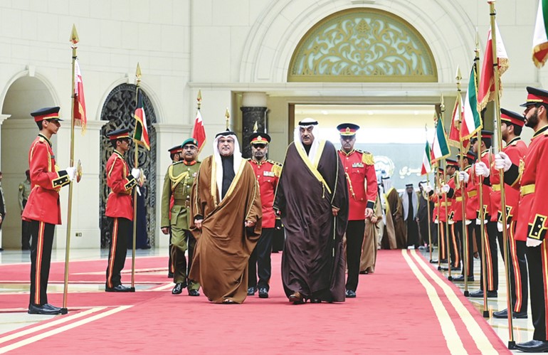 سمو ولي العهد الشيخ صباح الخالد خلال استقبال صاحب السمو الملكي الأمير سلمان بن حمد آل خليفة ولي العهد رئيس مجلس الوزراء بمملكة البحرين