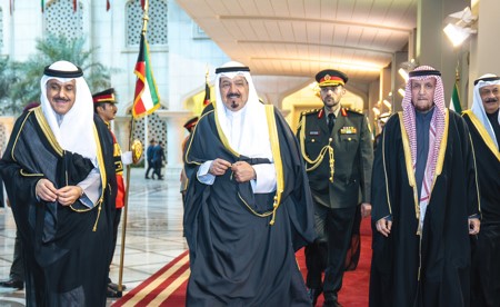 رئيس الوزراء غادر إلى الإمارات لترؤس وفد الكويت في القمة العالمية للحكومات