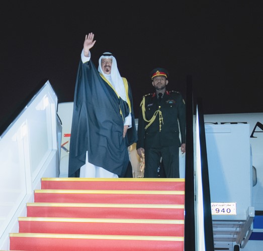 رئيس الوزراء سمو الشيخ أحمد العبدالله لدى مغادرته البلاد